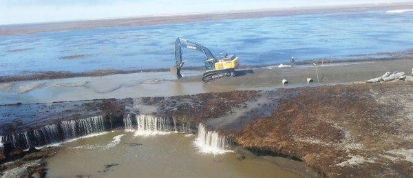 Work on the Dalton Highway where flood water caused erosion and melting. CREDIT ALASKA DEPARTMENT OF TRANSPORTATION