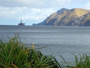 Shell's Noble Discoverer drill rig leaving Unalaska Monday afternoon. (Photo by John Ryan, KUCB - Unalaska)