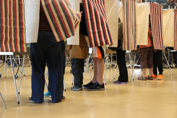 Americans begin voting in Super Tuesday primaries